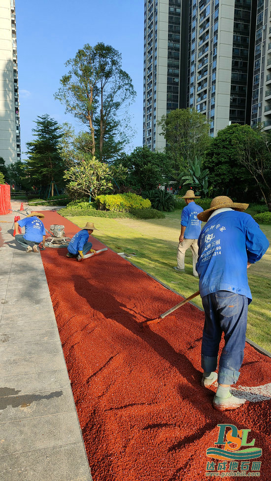 【廣州地石麗】趁著天氣晴朗，冷鋪瀝青施工抓緊安排~